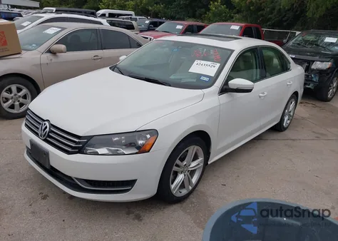 2014 Volkswagen Passat 1.8T Se z USA, uszkodzony, nr VIN 1VWBS7A32EC113746